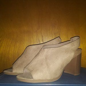 Cream and Tan Ladies Heels With Strap